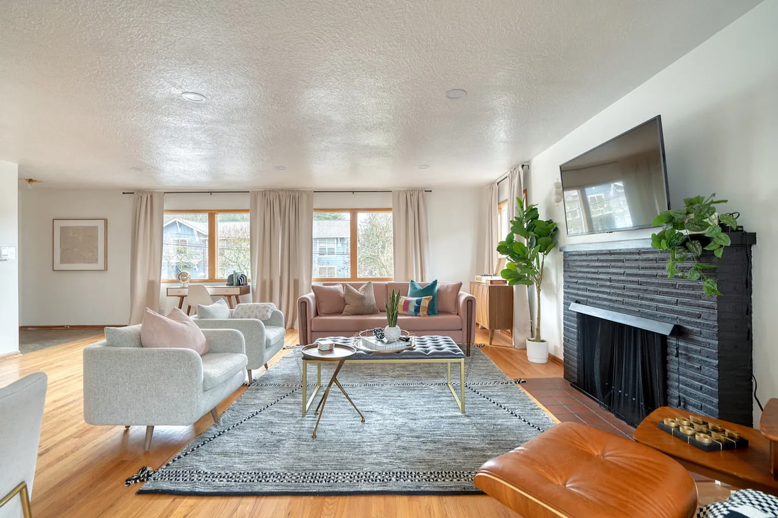2 bed, 1.0 bath, $3,882 — Photo 2