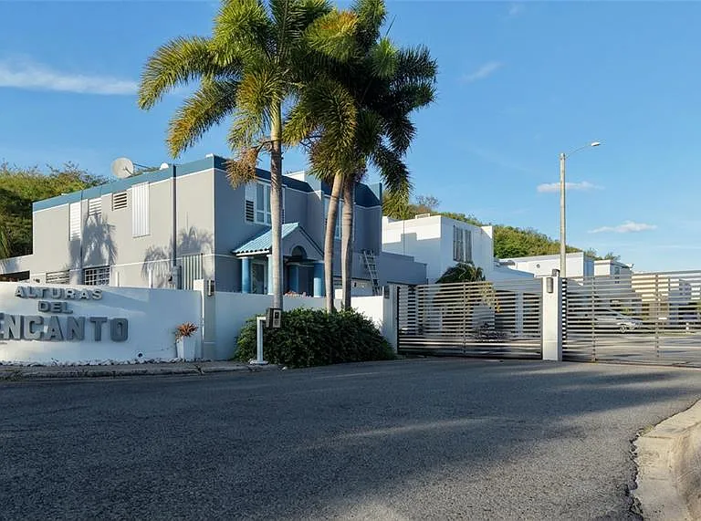 N13 Calle Boriken Urb Alturas Del Encanto — Photo 19