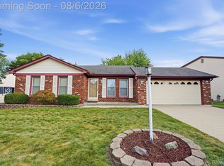 19237 Arlington Dr, Woodhaven, MI 48183