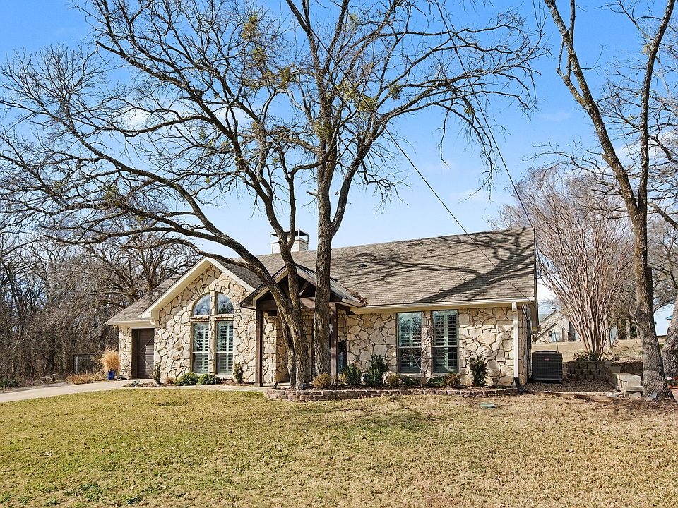 1st image of 445 Crescent Dr