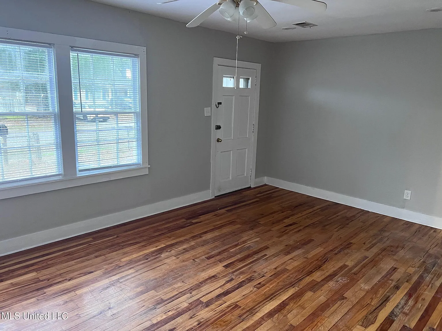 3 bed, 2.0 bath, 1500 sqft, $1,495 — Photo 2