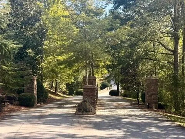 224 Rushing Water Dr, Blairsville, GA 30512