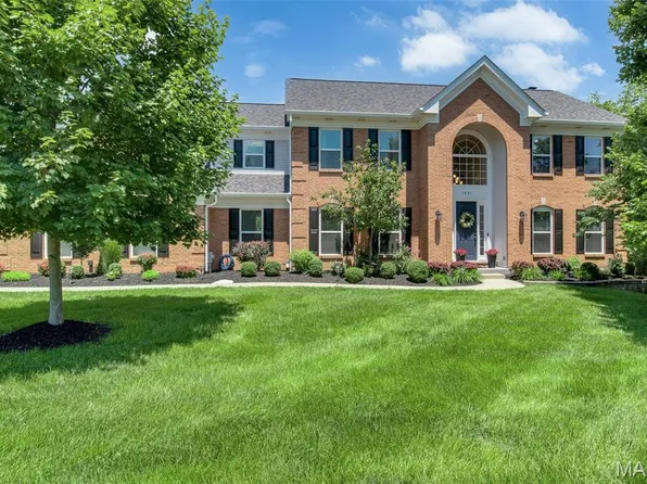 1631 Highland Valley Cir, Chesterfield, MO 63005