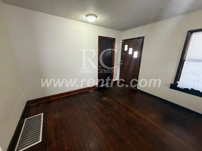 625.5 Commercial St — Photo 7