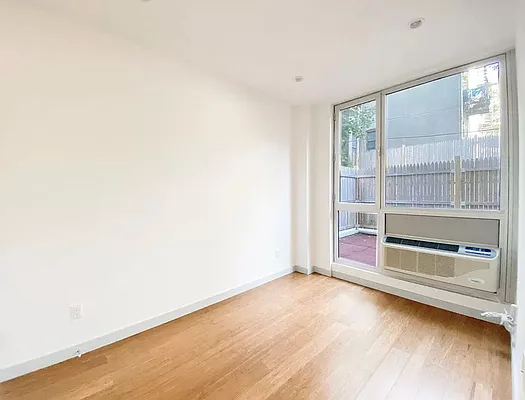 Rented by Oxford Property Group | media 12