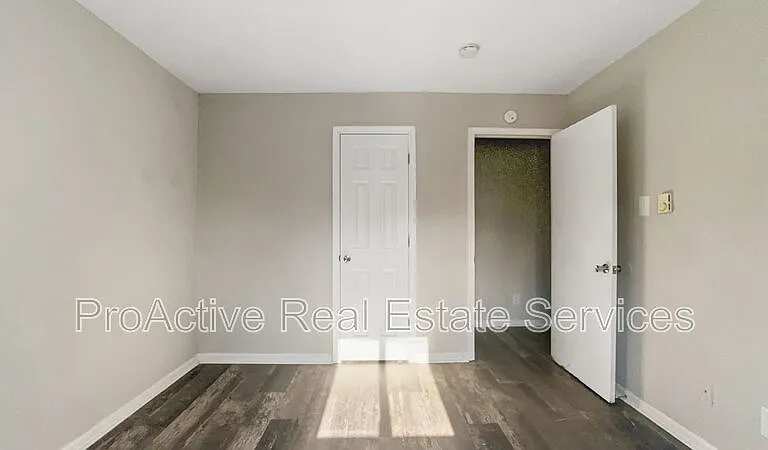 121 W 32nd St #1 — Photo 14