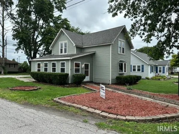 308 W School St, Wolcott, IN 47995