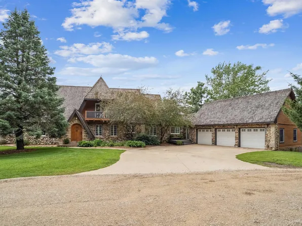 32350 Honeytree Ln, New Hartford, IA 50660