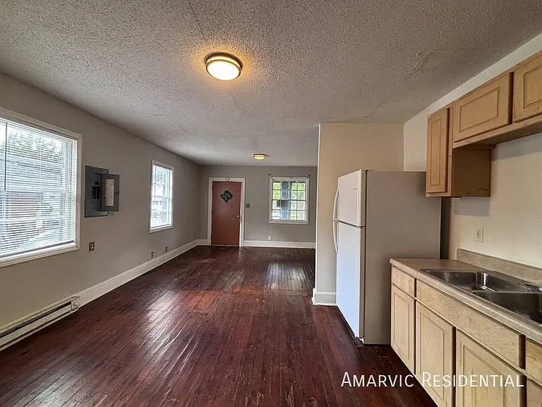 407 Dexter St — Photo 9