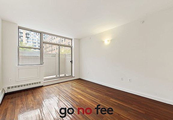 3rd image of 444 Manhattan Ave APT 1P