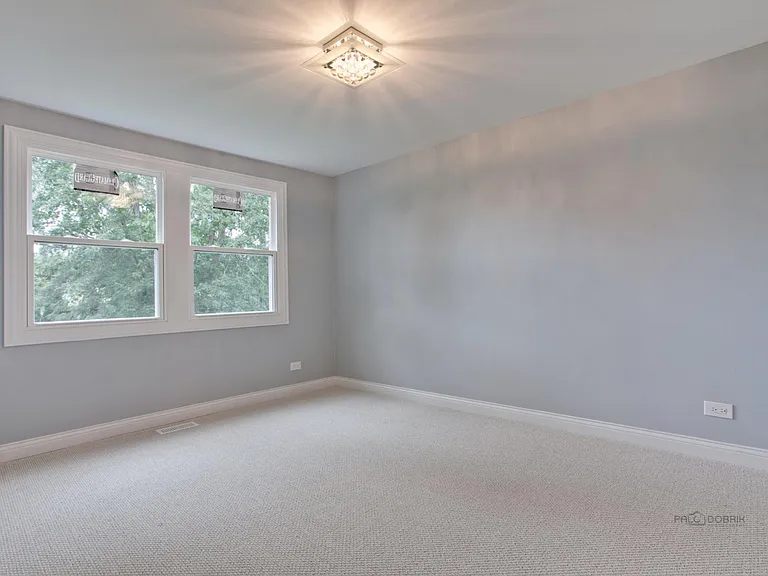 8 Bernard Ct — Photo 17