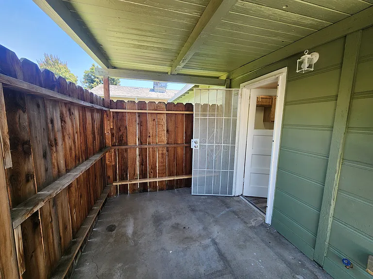 211 N Park St — Photo 22