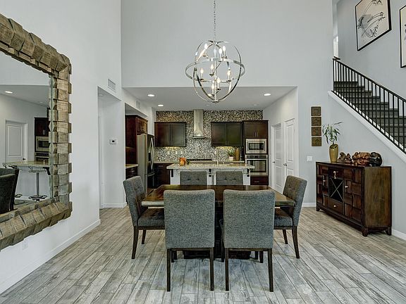 5th image of 458 Tan Oak Dr