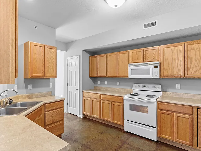1616 Anthony St #101 — Photo 2