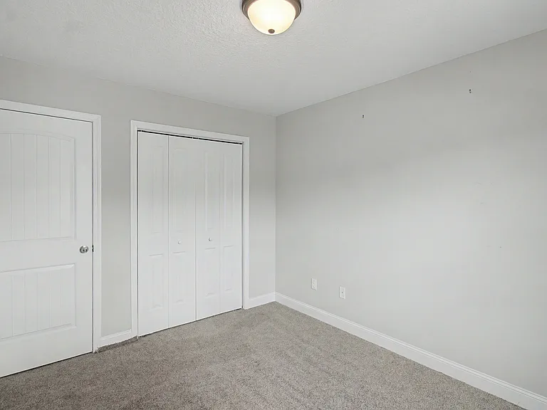 547 Fairview Cir — Photo 18
