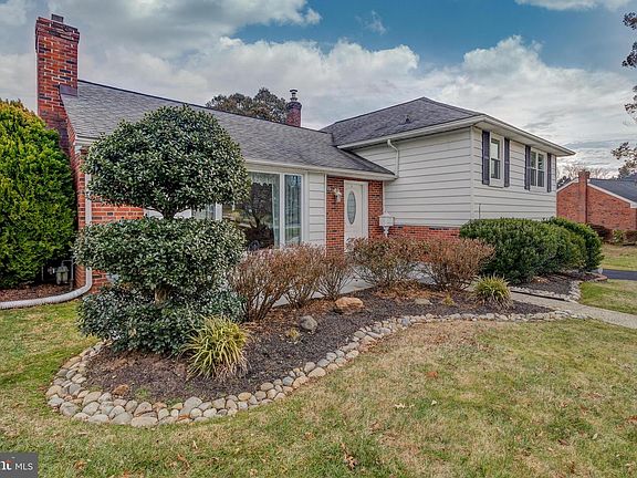 3rd image of 731 Dunwoody Dr
