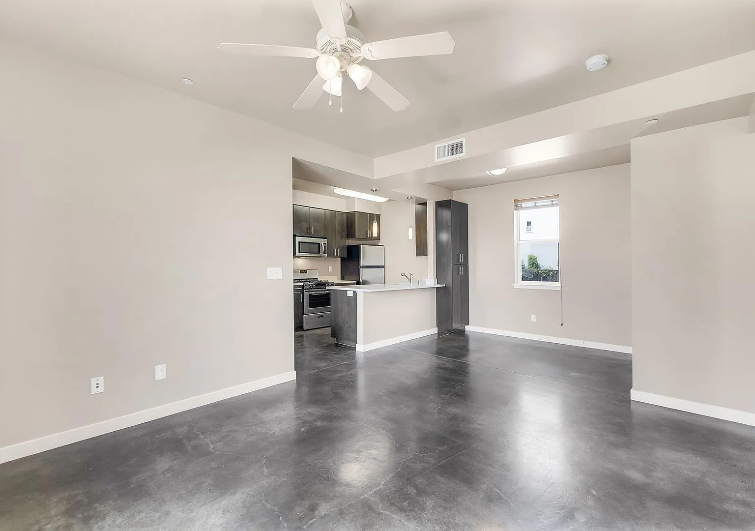 2 Bedroom, 1 Bath Available! — Photo 4