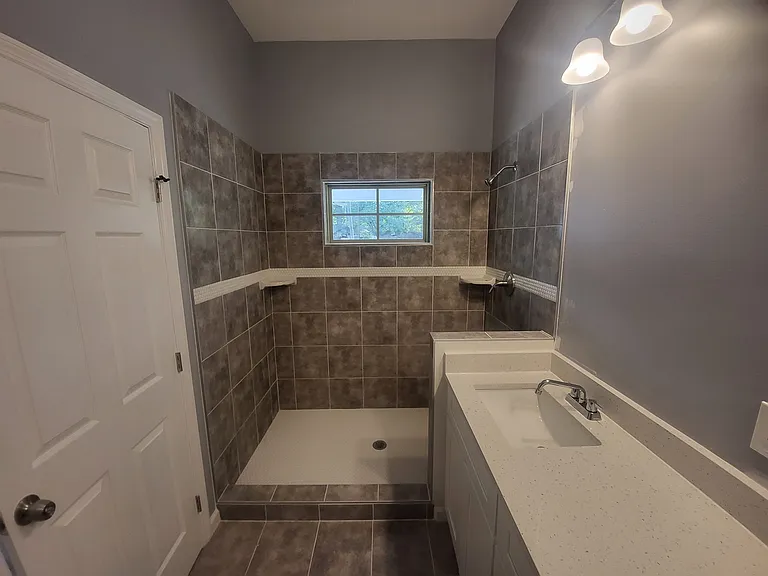 1109 Windsor St SW — Photo 12
