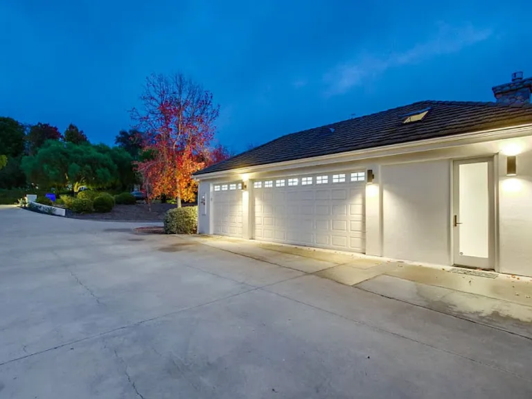 4124 Stonebridge Ln — Photo 8
