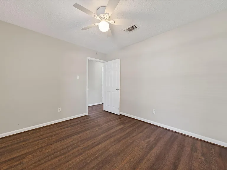 9906 Rocky Hollow Rd — Photo 13