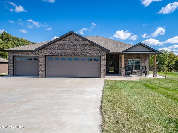 335 Dover Dr, Holts Summit, MO 65043