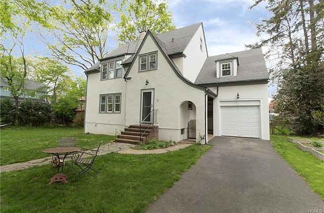 1st image of 6 Heather Ln