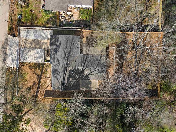 4th image of 614 S Sun Camp Rd