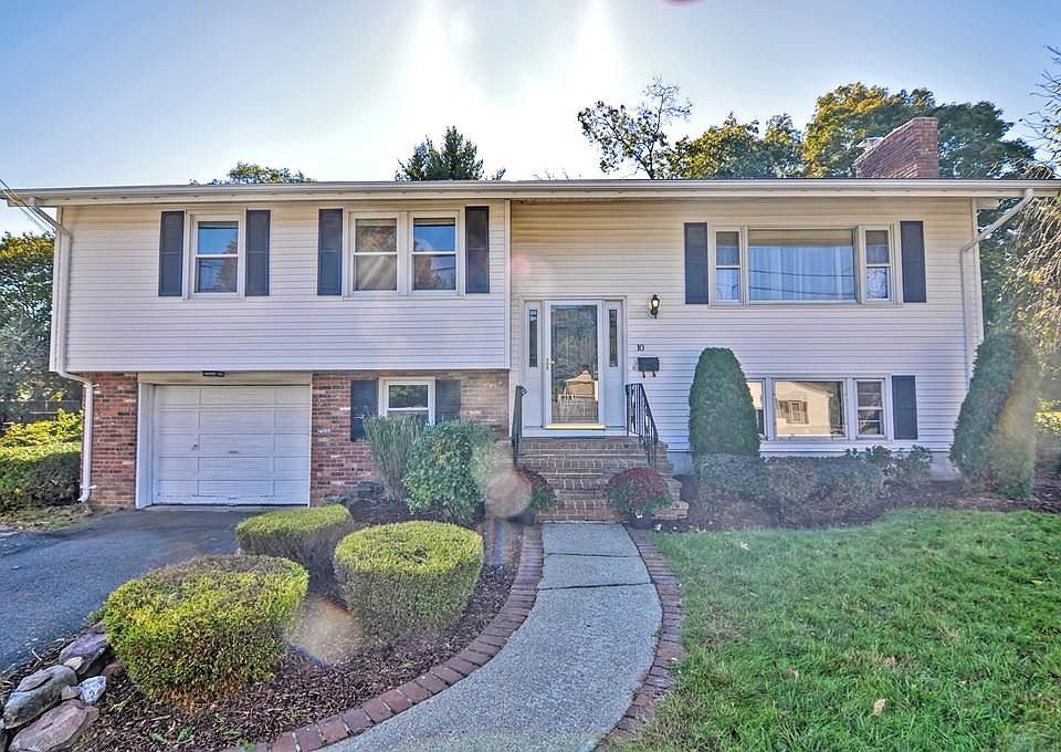 1st image of 10 Maguire Ave