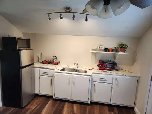 535 Lake No No Rd #D, Midway, GA 31320