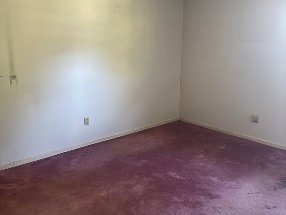 3rd image of 104 Lanceway Dr