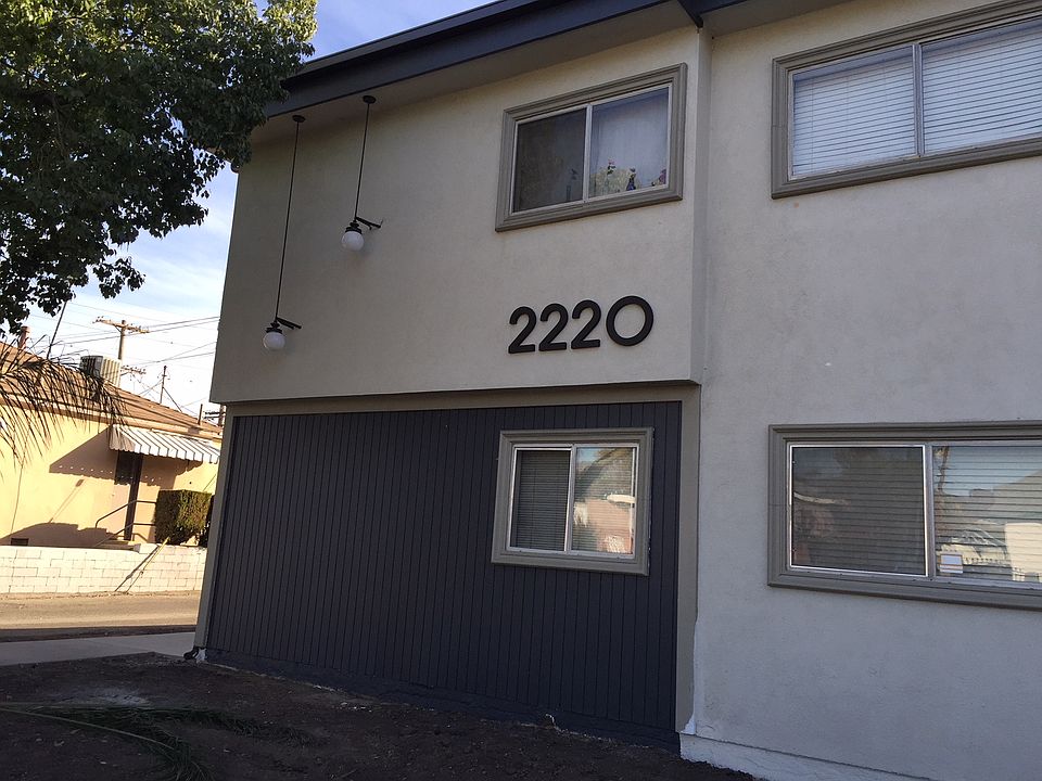 Front of building facing onto Las Colinas Ave.