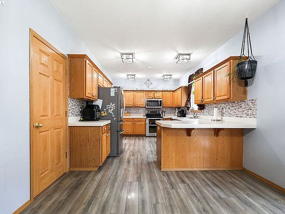 4th image of 16605 NE 66th Way