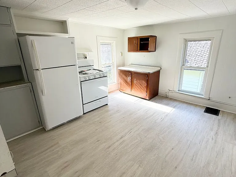 2200 Rebecca St — Photo 8
