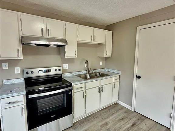 5th image of 8416 Greenwood Rd