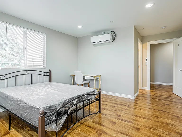 1201 W 36th Pl — Photo 8