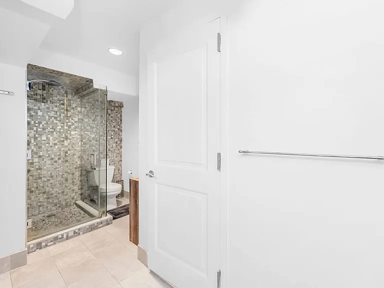 20 West St #18B — Photo 17