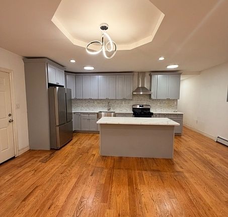 2nd image of 322 Franklin St
