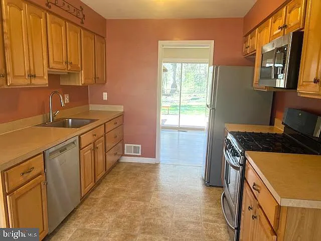8523 Tysons Ct — Photo 9