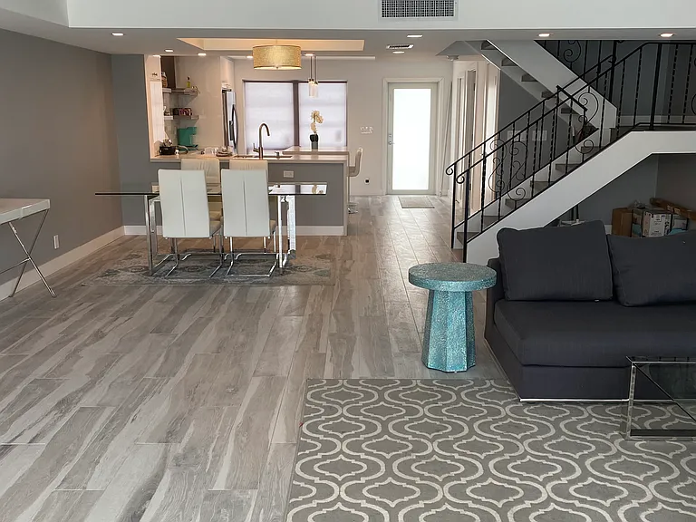 613 NE 26th Ave — Photo 22