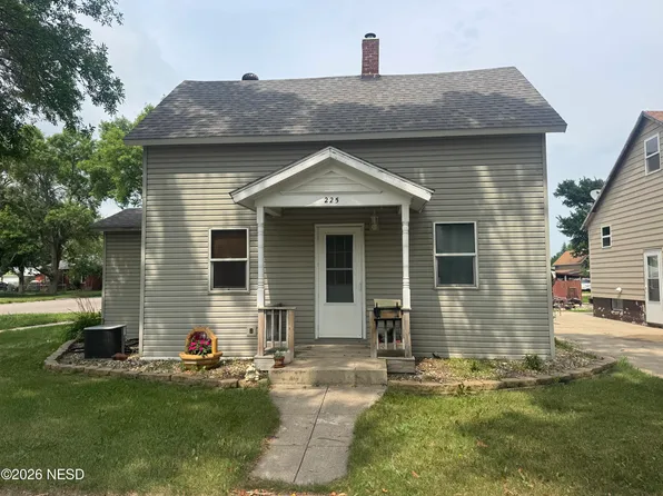 225 4th Ave SW, Watertown, SD 57201