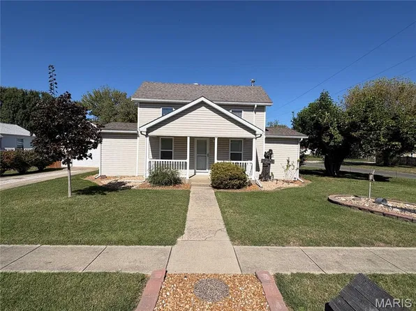 203 W Kell St, Worden, IL 62097