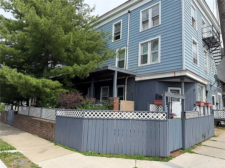1352 Gordon St #2 — Photo 7
