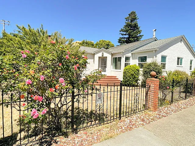 1100 2nd St — Photo 17