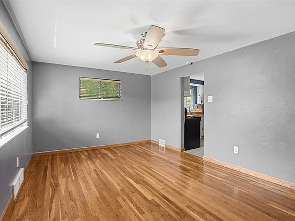 4th image of 212 Davis Ave