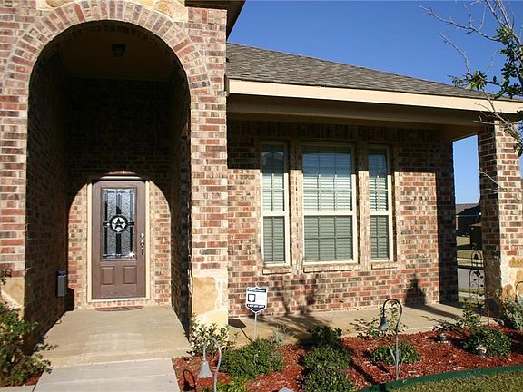 3rd image of 833 Cheyenne Dr