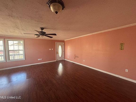 2nd image of 212 Lou Ann St