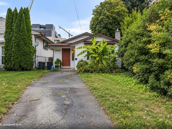 1542 Bond St, North Vancouver, BC V7J 1E7