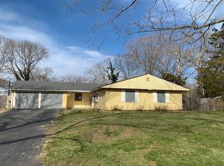 4 Wicket St, Coram, NY 11727