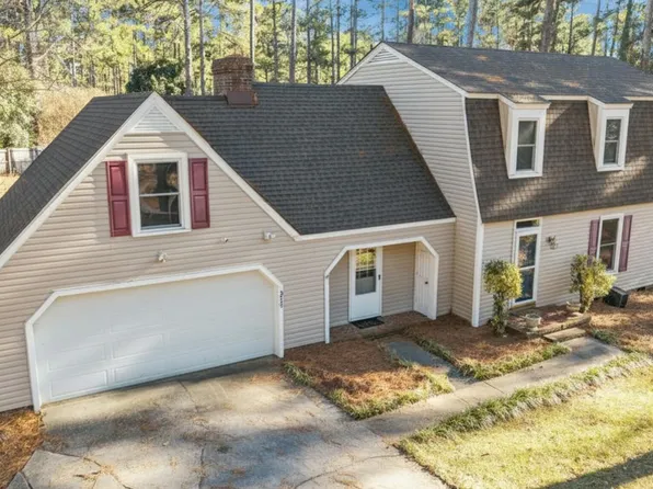 215 Canterbury Road, Southern Pines, NC 28387