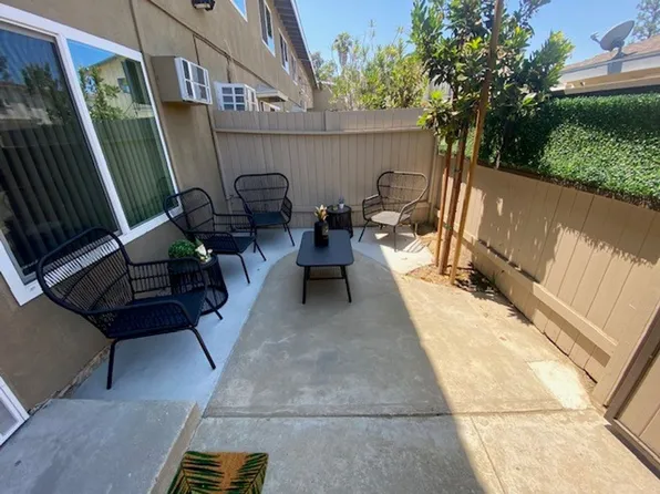 Lakewood Townhouse Apartments, 11556 E 216th St #4, Lakewood, CA 90715